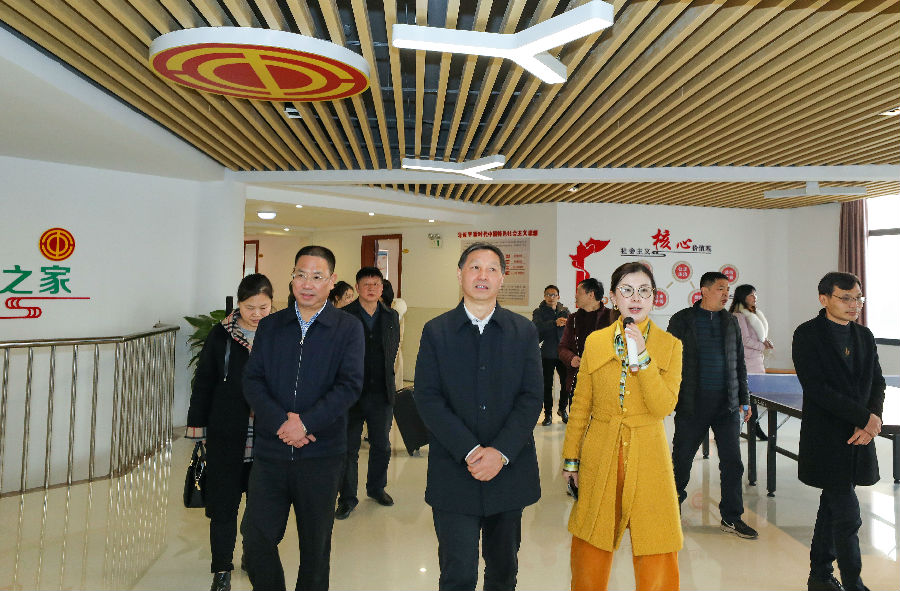 市領(lǐng)導鄭聲寶蒞臨三陸康集團指導工會建設工作 